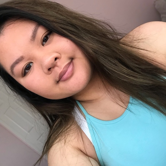 Meet your Posher, Cassandra - Picture 1 of 1